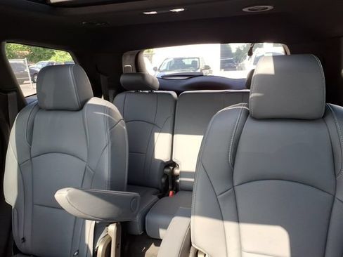 Used 2024 Buick Enclave Essence w/ Experience Buick Package FWD image 20
