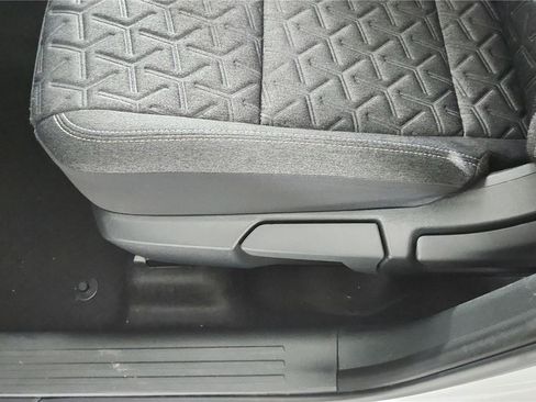 Used 2025 Nissan Kicks SV FWD image 11