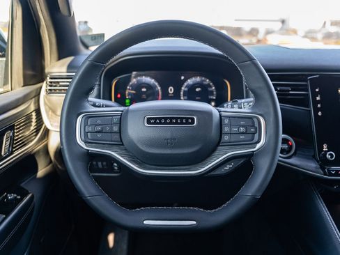 Used 2024 Jeep Wagoneer L Series II w/ Flexible Seating Group image 23