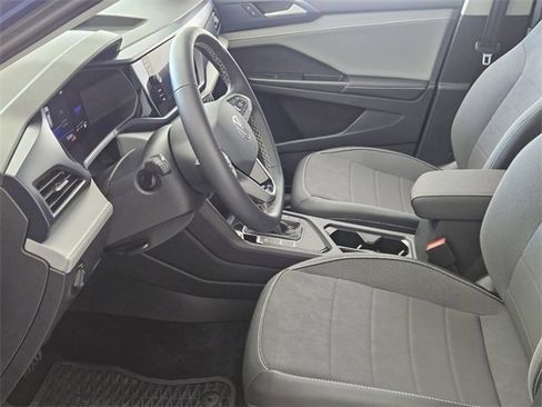 Used 2024 Volkswagen Taos SE image 12