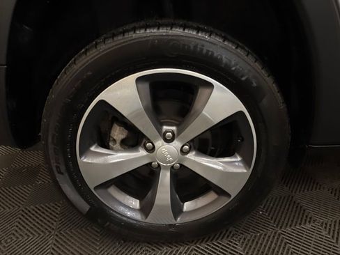 Used 2019 Jeep Cherokee Limited FWD image 28
