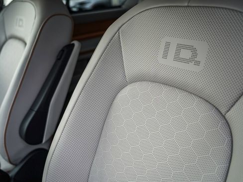 New 2025 Volkswagen ID. Buzz Pro S Plus image 32