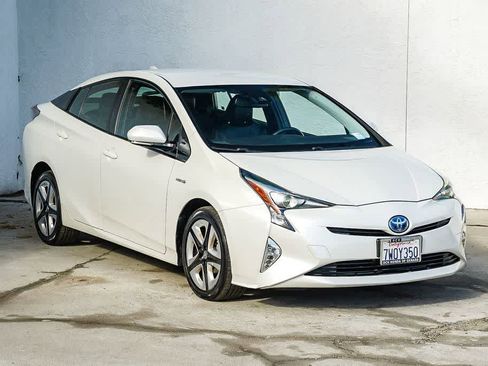 Used 2016 Toyota Prius Four Touring image 3