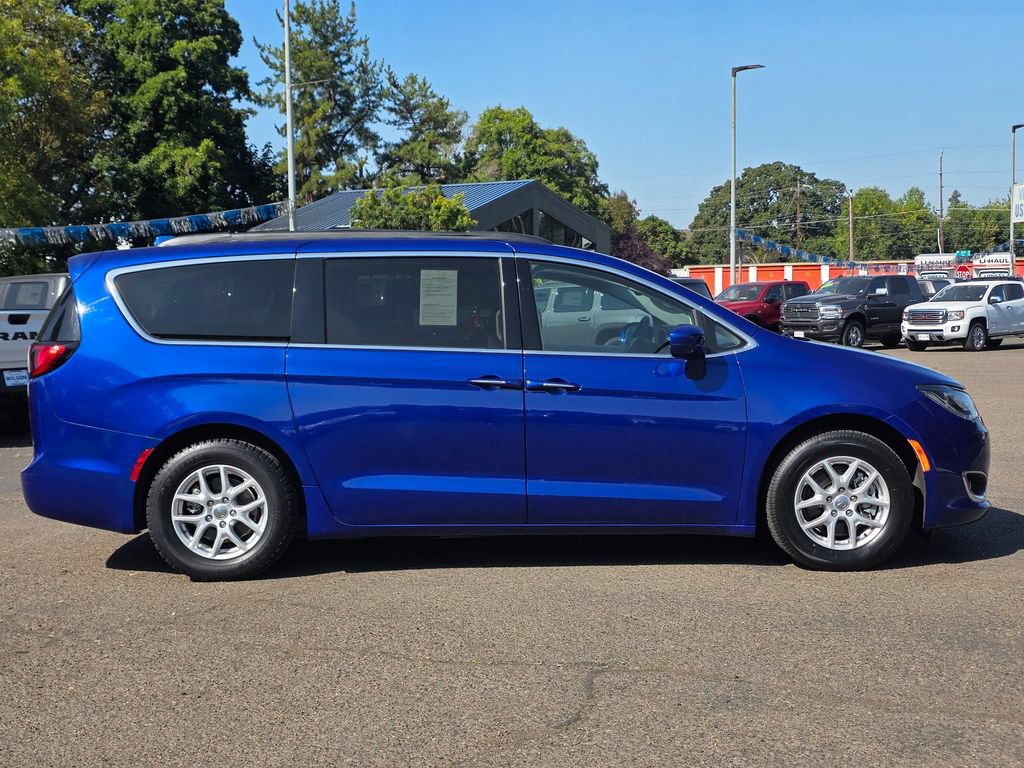 Used 2020 Chrysler Pacifica Touring FWD image 34