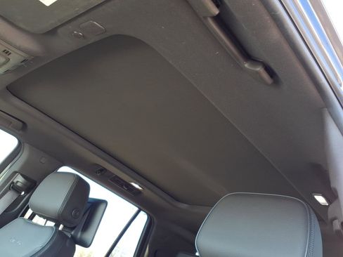 Used 2024 GMC Yukon Denali w/ Denali Reserve Package image 12