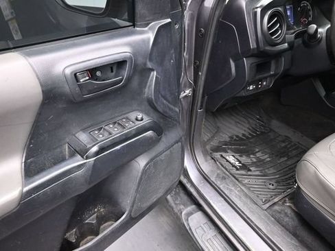 Used 2018 Toyota Tacoma SR w/ SR Convenience Package RWD image 8