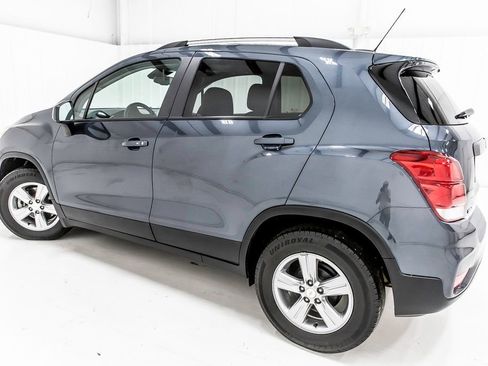 Used 2022 Chevrolet Trax LT w/ LT Convenience Package FWD image 4
