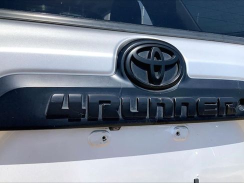 Used 2018 Toyota 4Runner TRD Off-Road Premium AWD/4WD image 33