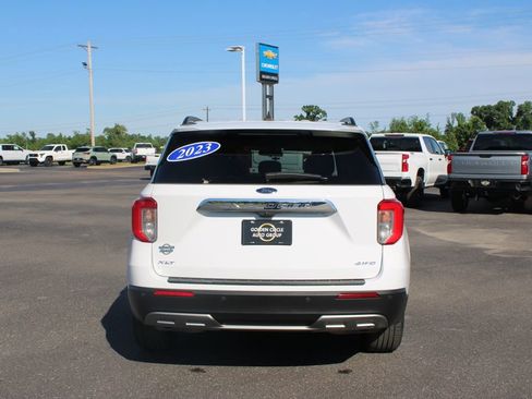 Used 2023 Ford Explorer XLT w/ Equipment Group 202A AWD/4WD image 8