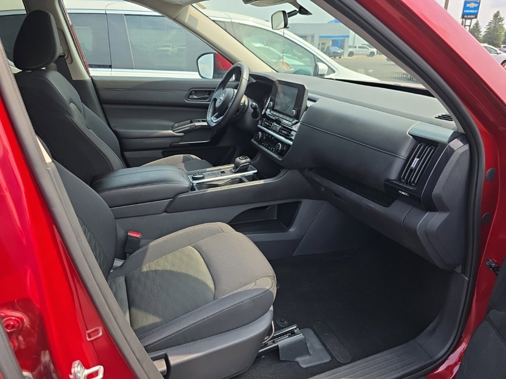 Used 2024 Nissan Pathfinder SV AWD/4WD image 24