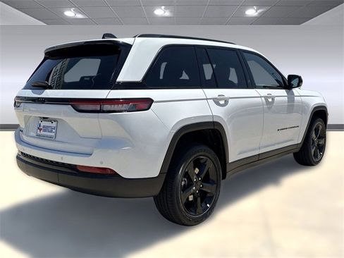 New 2025 Jeep Grand Cherokee Altitude image 7