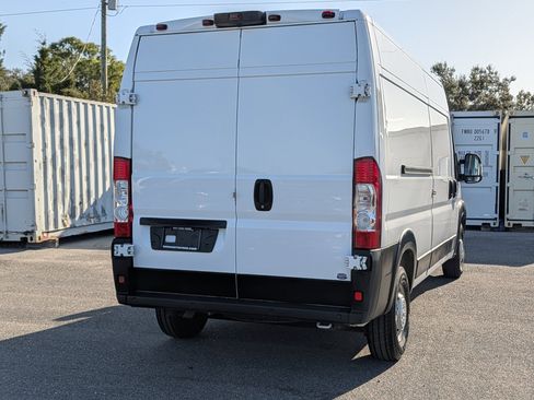 Used 2021 RAM ProMaster 2500 w/ Convenience Group FWD image 4
