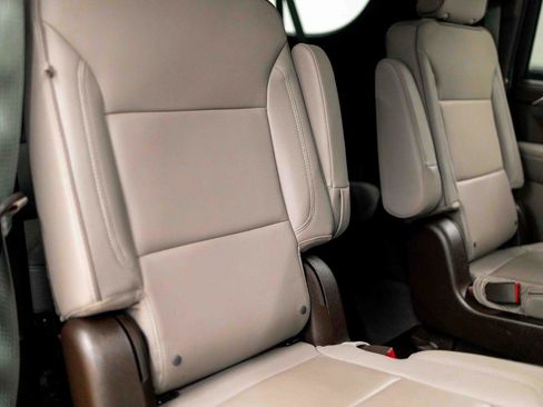 Used 2023 GMC Yukon XL SLT w/ SLT Luxury Package AWD/4WD image 64