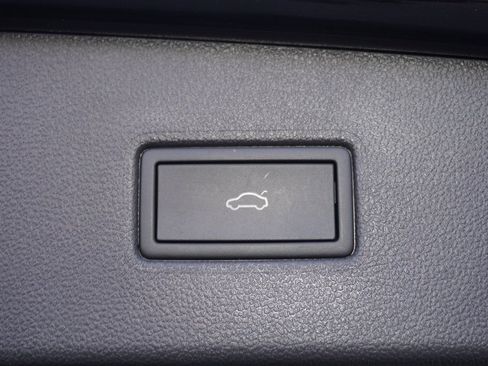 Used 2023 Volkswagen Tiguan SEL R-Line image 10