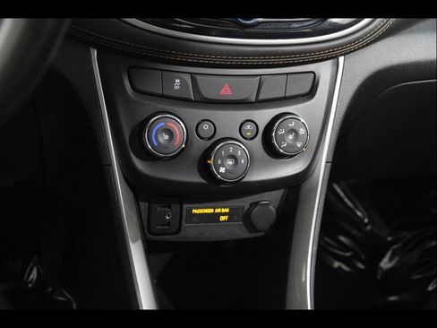 Certified 2022 Chevrolet Trax LT w/ Premium Seat Package image 14