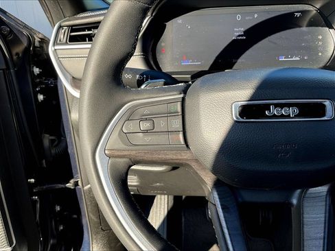 Used 2024 Jeep Grand Cherokee Limited w/ Black Appearance Package AWD/4WD image 13