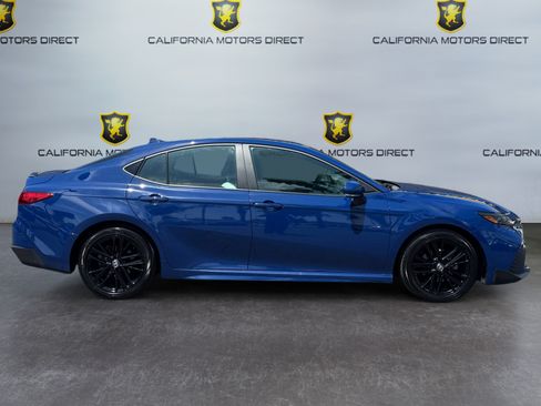 Used 2025 Toyota Camry SE FWD image 6