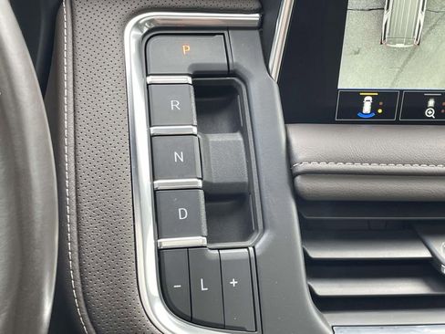 Used 2021 GMC Yukon SLT w/ SLT Premium Package image 29