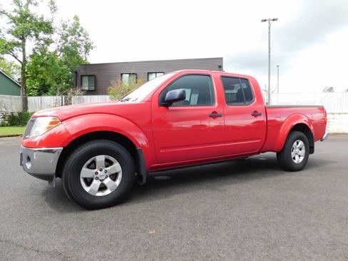 Used 2011 Nissan Frontier SV AWD/4WD image 4