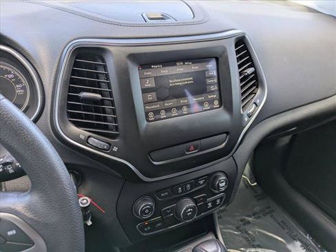 Used 2019 Jeep Cherokee Latitude w/ Popular Appearance Group image 12