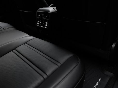 Certified 2023 Porsche Cayenne S Platinum AWD/4WD image 34