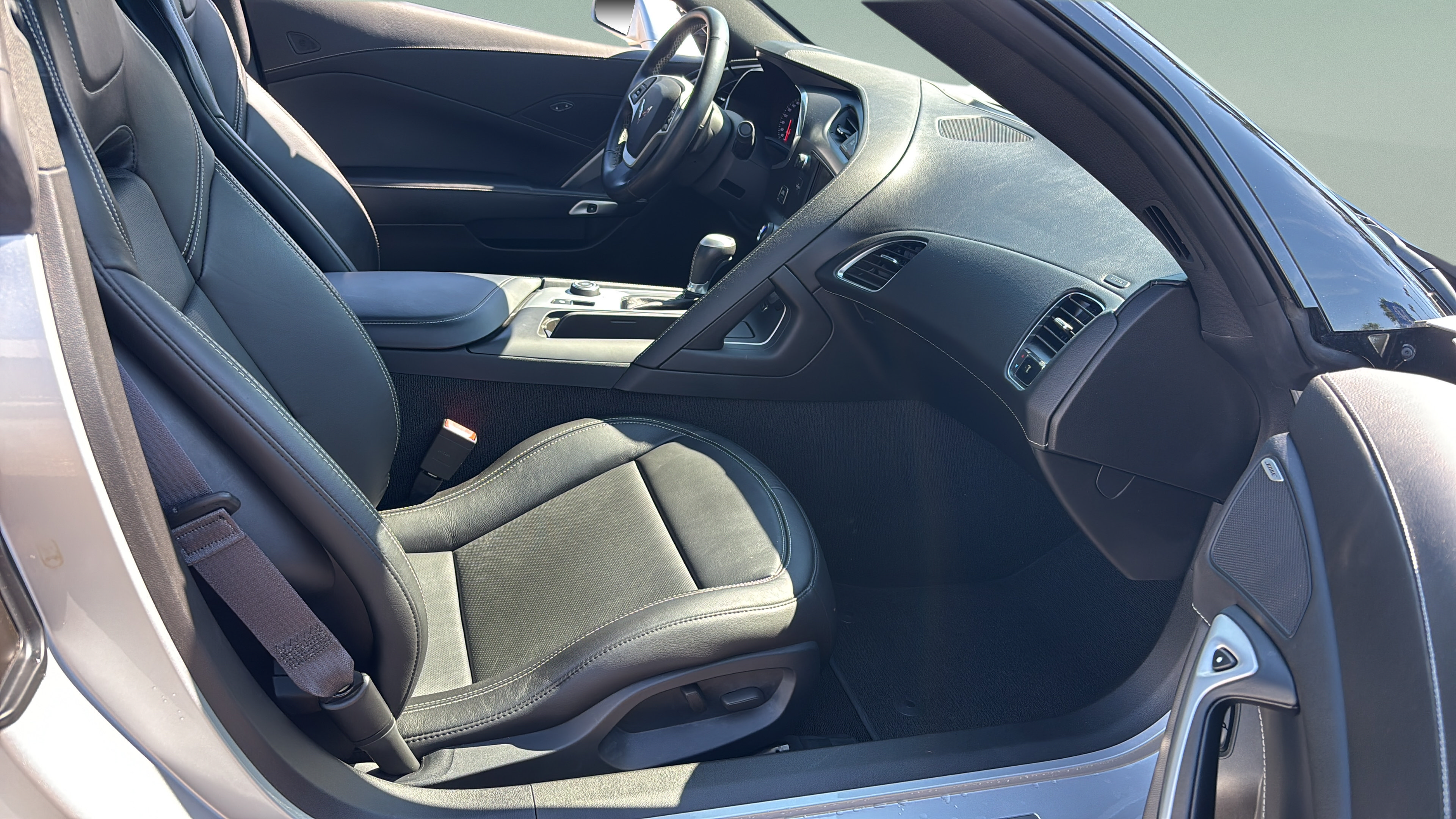 Used 2014 Chevrolet Corvette Stingray Coupe w/ Battery Protection Package RWD image 13