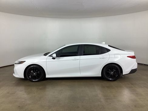 Used 2025 Toyota Camry LE FWD image 16