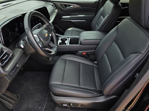 Used 2025 Chevrolet Traverse LT FWD image 23