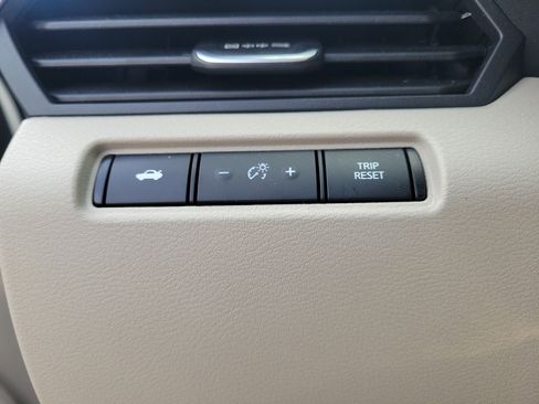 Used 2025 Nissan Altima 2.5 SV FWD image 21
