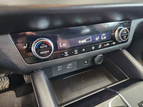 Used 2025 Mitsubishi Outlander SE image 33