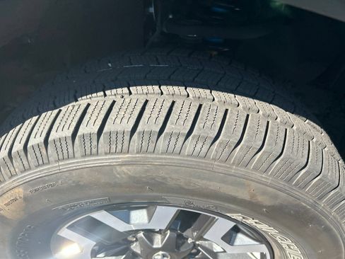 Used 2019 Toyota Tacoma TRD Off-Road AWD/4WD image 4