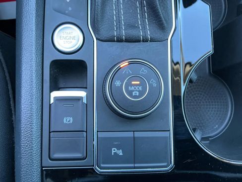 Used 2022 Volkswagen Atlas SE image 35