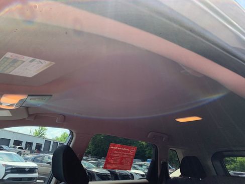 Used 2023 Nissan Rogue SV FWD image 28