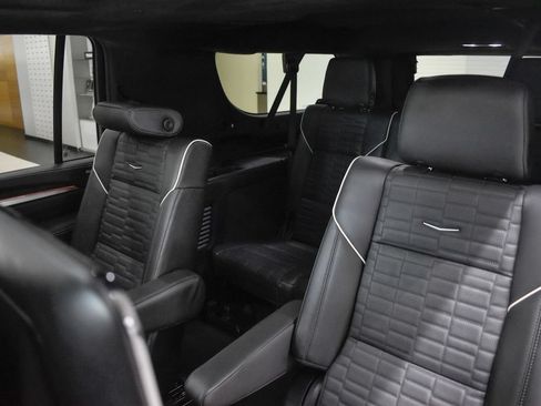 Used 2025 Cadillac Escalade ESV Sport Platinum w/ LPO, Floor Liner Package AWD/4WD image 32