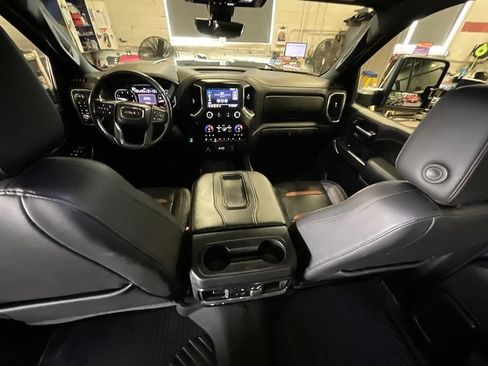 Used 2020 GMC Sierra 2500 AT4 w/ AT4 Premium Package AWD/4WD image 3
