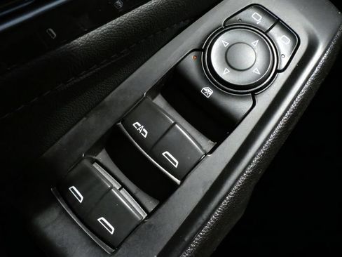 Used 2023 Chevrolet Traverse LT AWD/4WD image 19