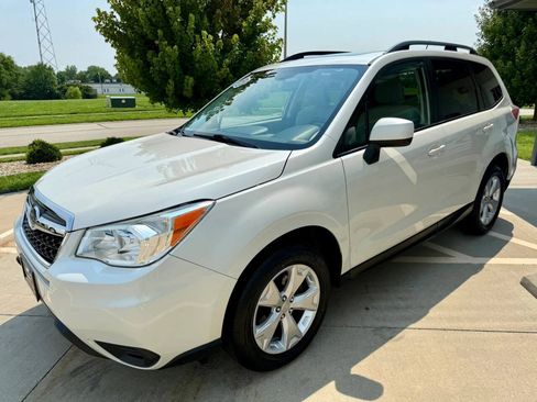 Used 2015 Subaru Forester 2.5i Premium AWD/4WD image 4