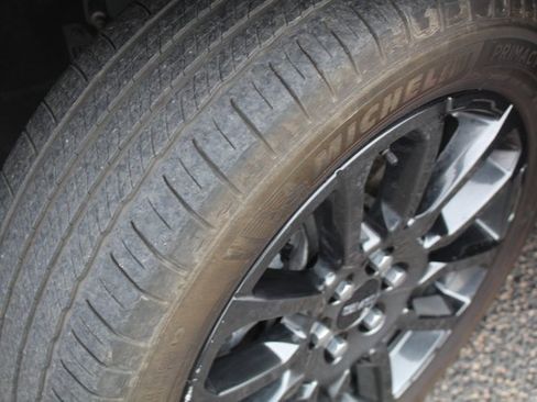 Used 2023 GMC Acadia Denali w/ Black Diamond Edition image 15