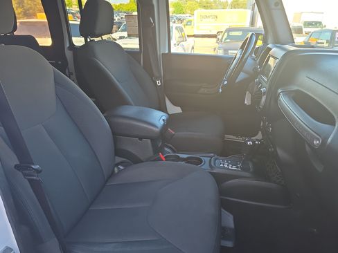 Used 2017 Jeep Wrangler Unlimited Sport w/ Quick Order Package 24S AWD/4WD image 10