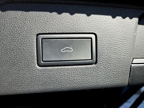 Used 2024 Volkswagen Atlas Peak Edition SE image 32