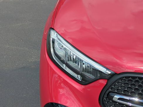 Used 2025 Mercedes-Benz GLC 300 4MATIC image 10