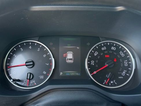 Used 2021 Toyota RAV4 XLE w/ Convenience Package FWD image 10