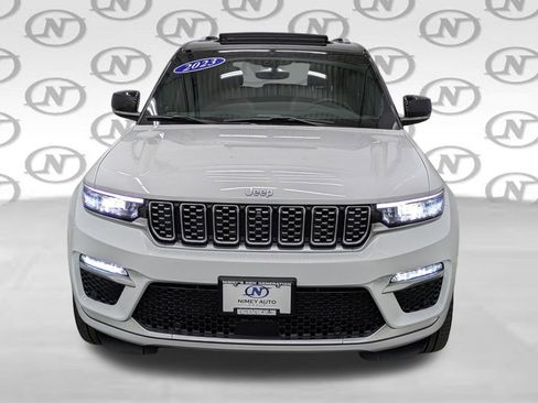 Used 2023 Jeep Grand Cherokee Summit w/ Luxury Tech Group V AWD/4WD image 24