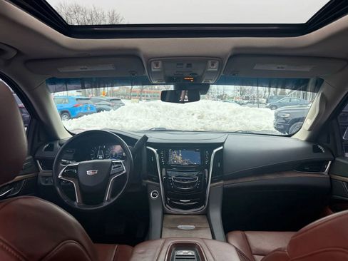 Used 2019 Cadillac Escalade Luxury image 42