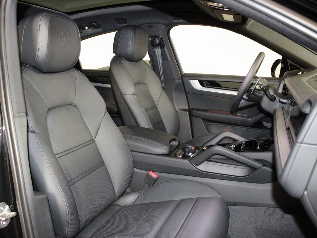 Certified 2026 Porsche Cayenne E-Hybrid Coupe AWD/4WD image 39