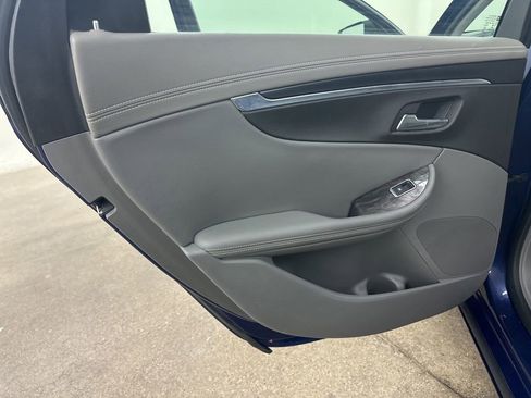 Used 2014 Chevrolet Impala LT w/ Premium Seating Package FWD image 27