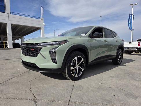 Used 2024 Chevrolet Trax RS w/ Driver Confidence Package image 2