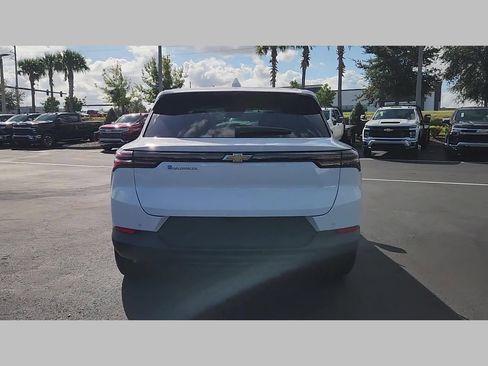 New 2026 Chevrolet Equinox EV LT image 18