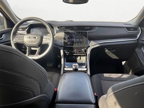 Used 2023 Jeep Grand Cherokee L Laredo image 10