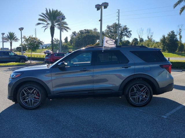 Used 2025 Ford Explorer ST-Line w/ Premium Package RWD image 7